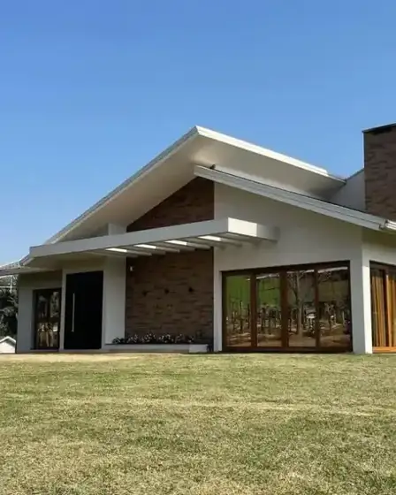 Casa de campo construída com um dos projetos